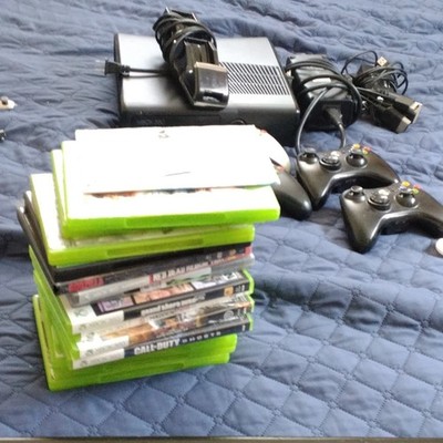 Microsoft Xbox 360 S 250GB Black Wi-Fi HDMI 1080p NTSC-U/C 2 Controllers Games