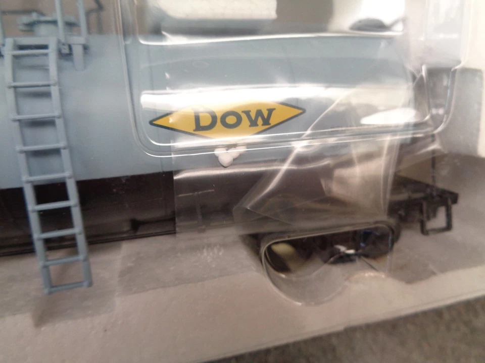 American Models S Gauge DOW #521 05 Tank Car New In Original Box - Image 2 of 4