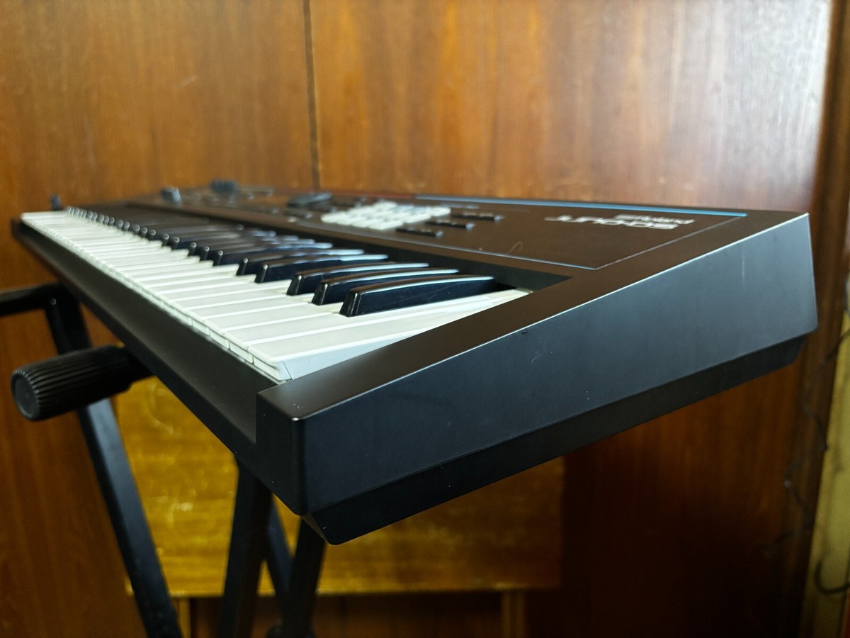 Roland JUNO-DS 61 61-key Synthesizer w/ gig bag 761294507360 Roland JUNO-DS 61 61-key Synthesizer w/ gig bag 761294507360