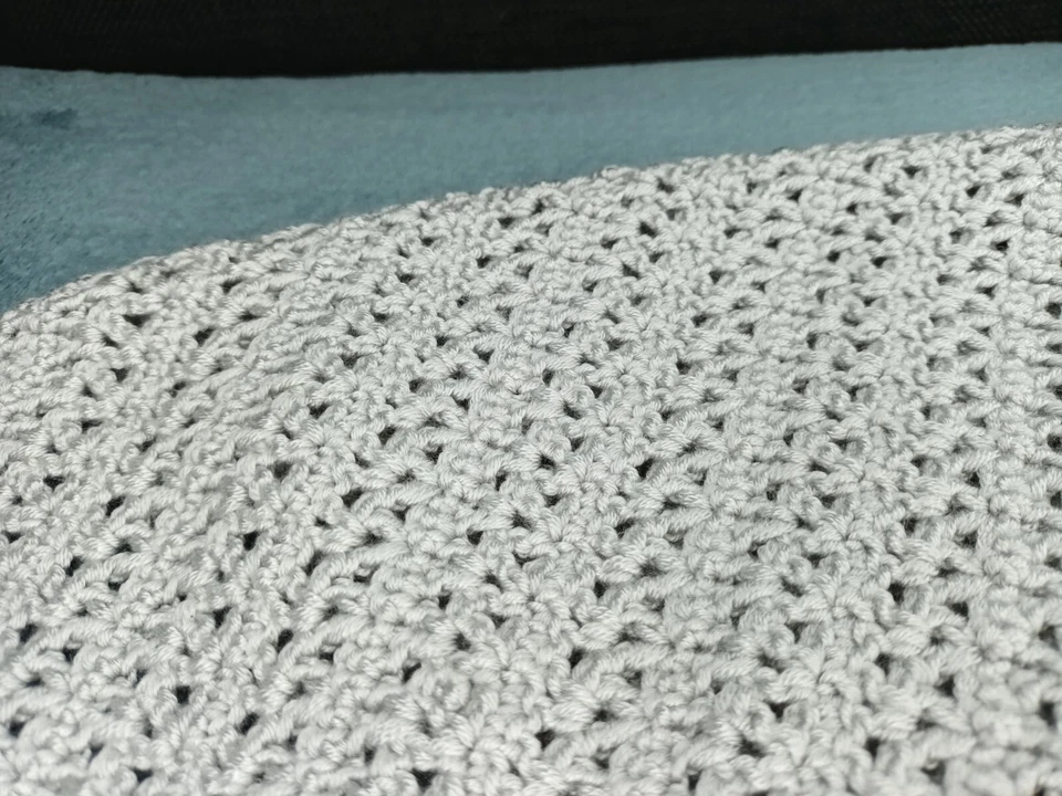 Manta de ganchillo hecha a mano para bebé Foto 2 de 4