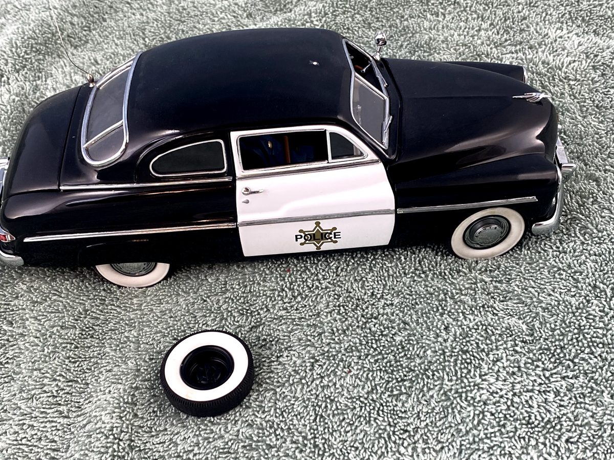 Danbury Mint 1:24 1949 Mercury Police Cruiser Diecast Parts Missing AS IS