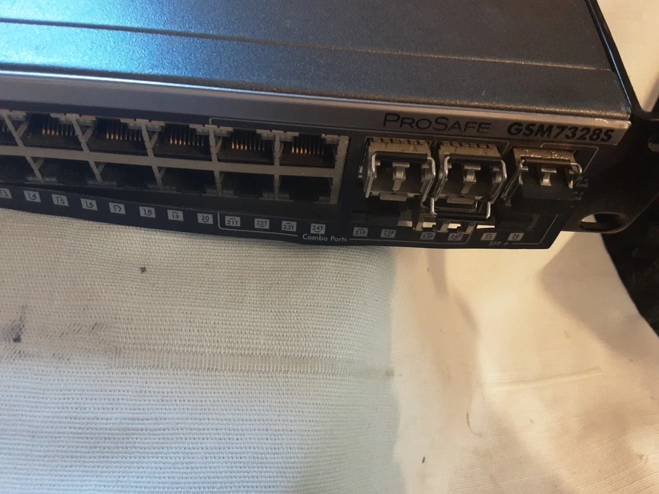 Netgear GSM7328S v2 ProSafe Gigabit L3 Managed Stackable Switch. .ref:CD_18 - Image 3 of 4