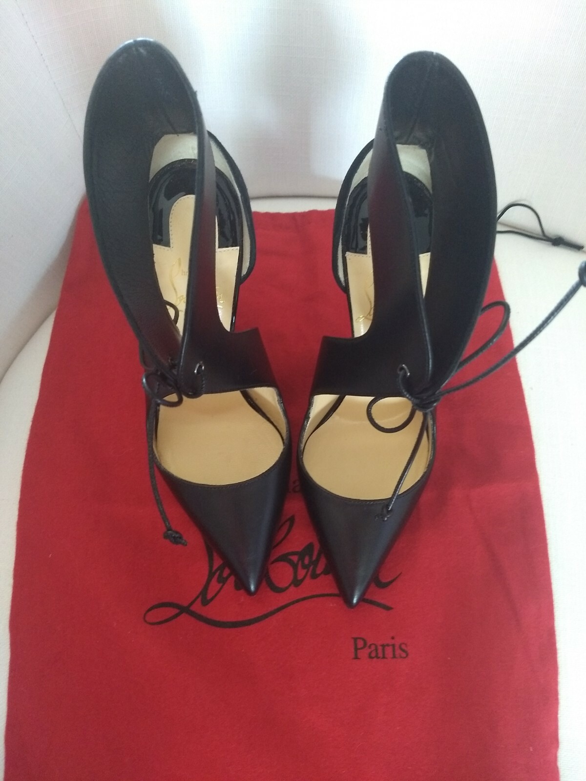 christian louboutin ferme rouge