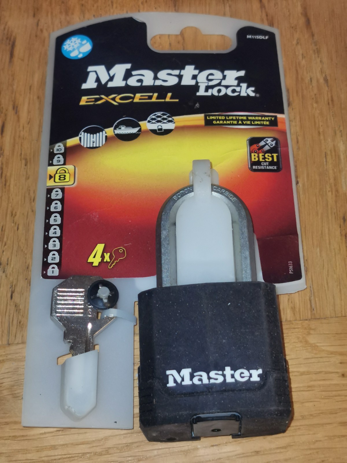 Master lock Excell Waterproof Padlock 4 Keys Security Level 8 - M115DLF