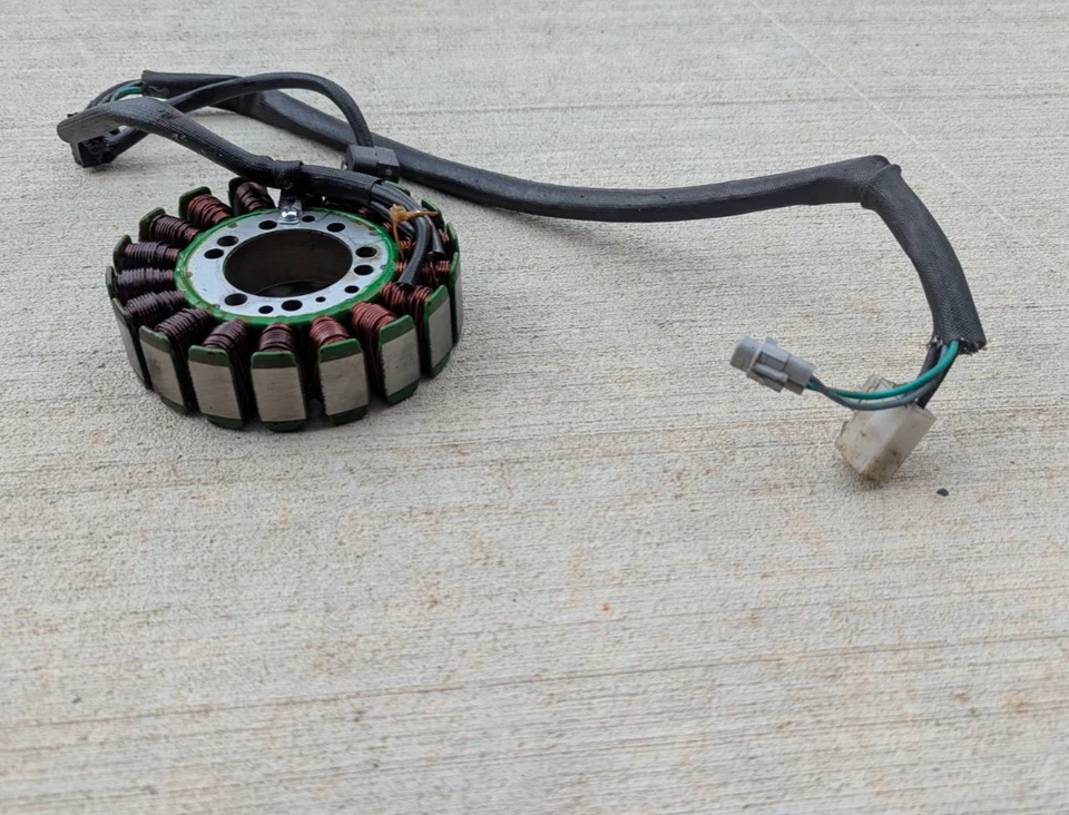 Bobina de estator OEM - Triumph Daytona 675 / Street Triple 675 (2006-2017) Foto 2 de 4