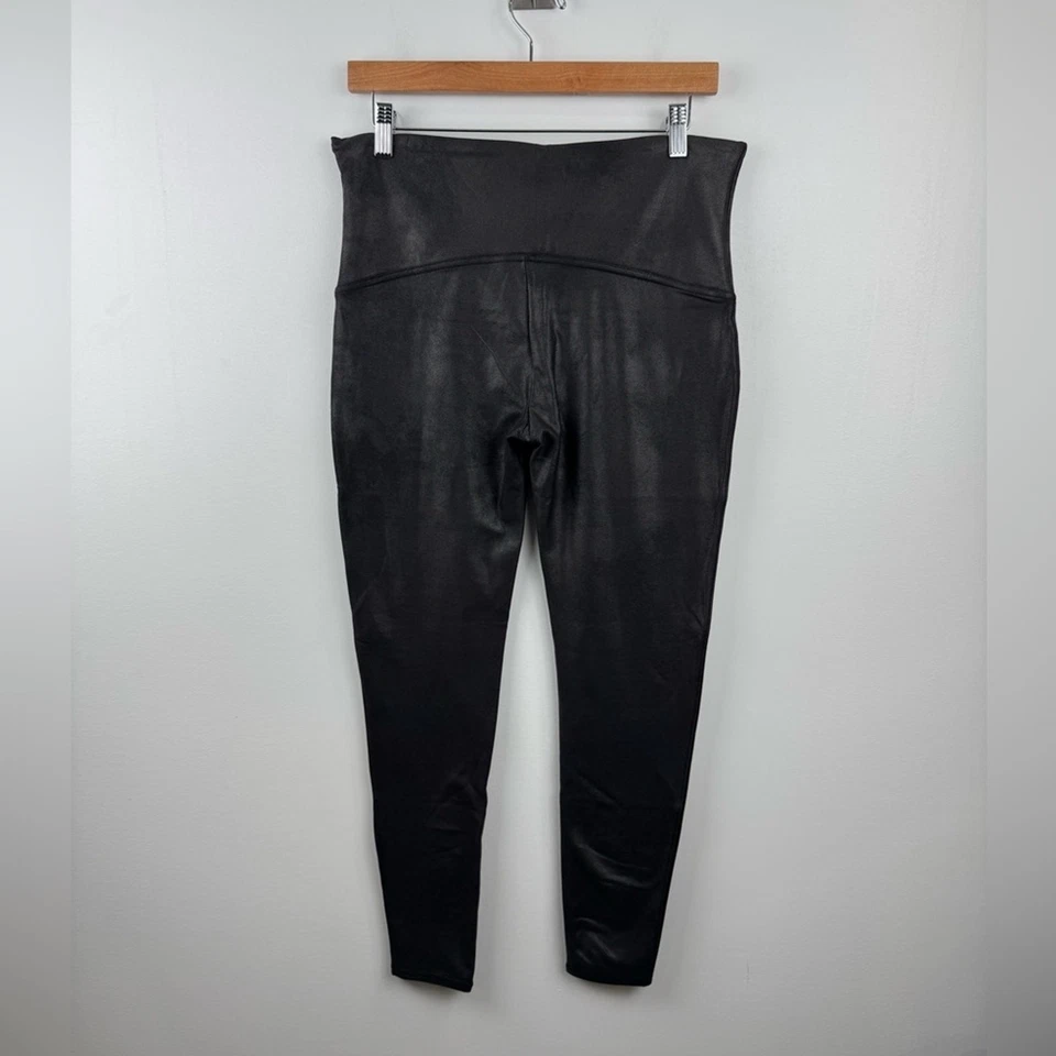 Legging feminina Spanx de couro sintético forrada de lã tamanho 1X *leia com etiquetas - Imagem 2 de 4