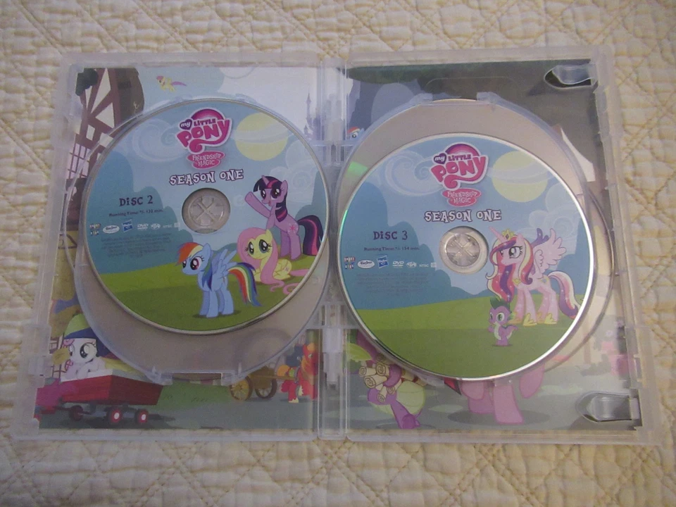 My Little Pony: Friendship is Magic (DVD) (Seasons 1, 2 & 3) (10 Disc Set) - Image 4 of 4