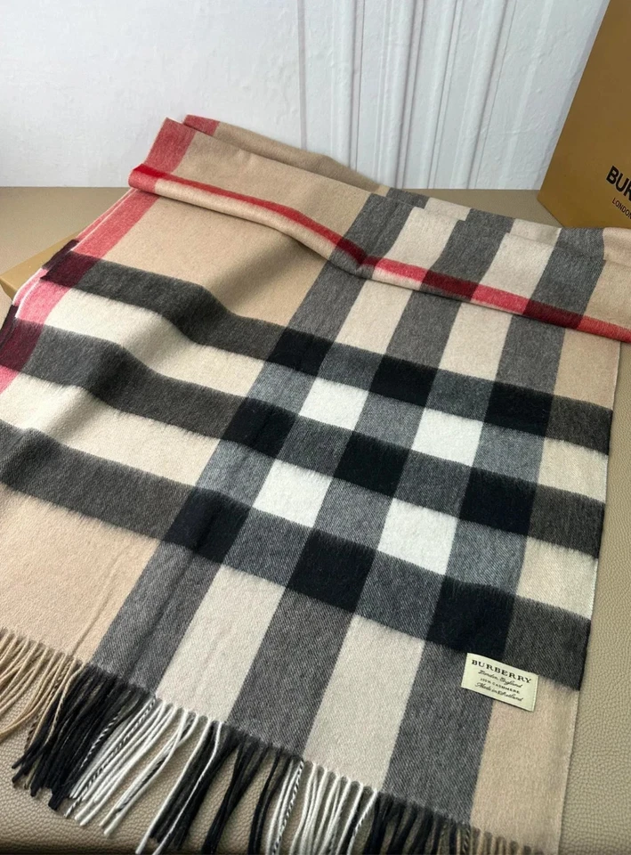 Bufanda Burberry Check 100 % cachemir beige Foto 4 de 4