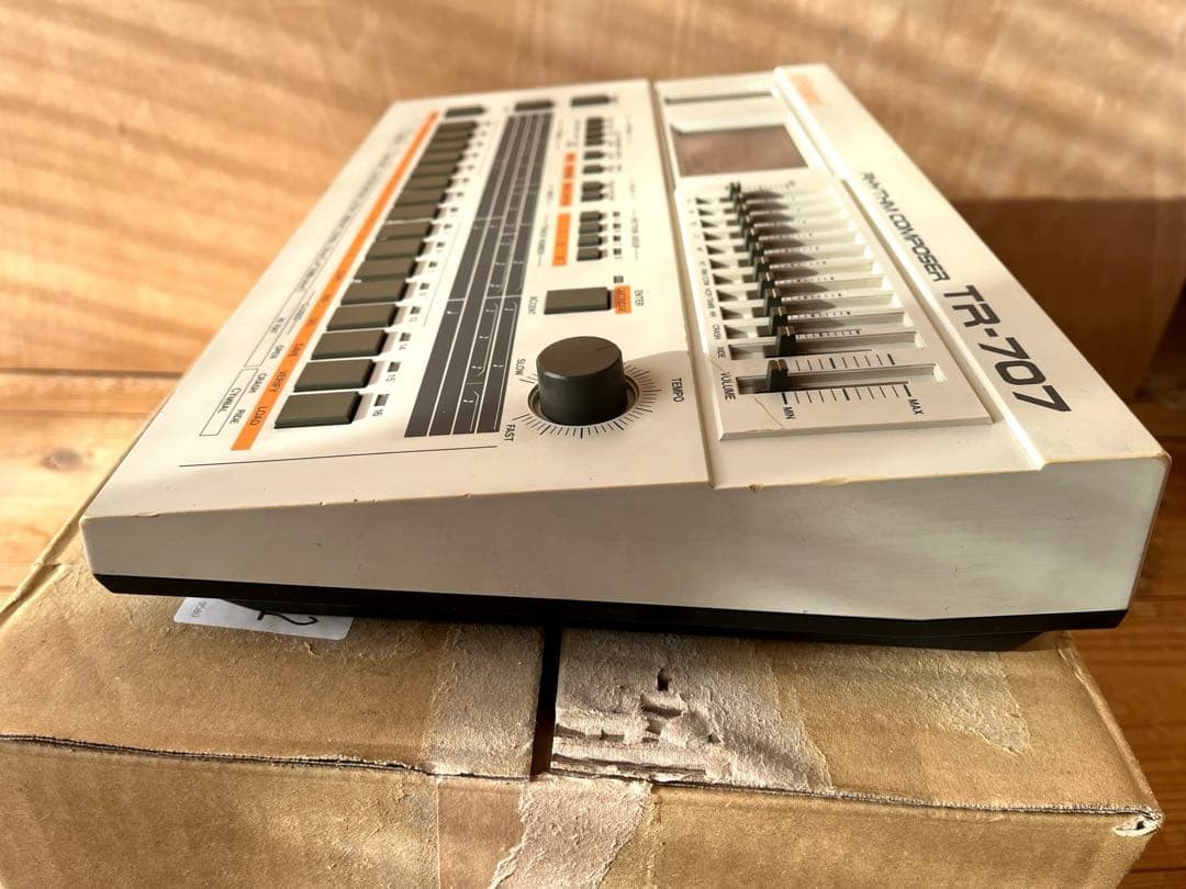 Roland TR-707 Rhythm Machine Drum Machine Vintage MIDI DIN Sync w