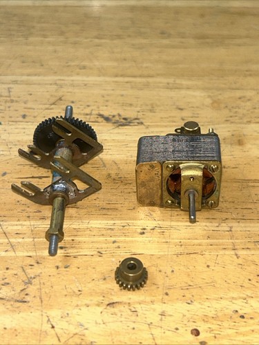 Vintage Kemtron Padlock Style With Axle Carrier And Gear