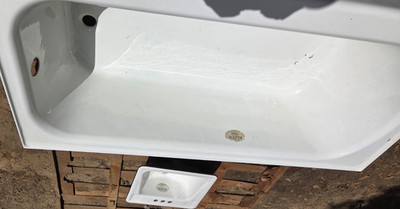 Eljer Rectangular White Ceramic Bathtub Right Drain 60x30 in Bathroom and sink
