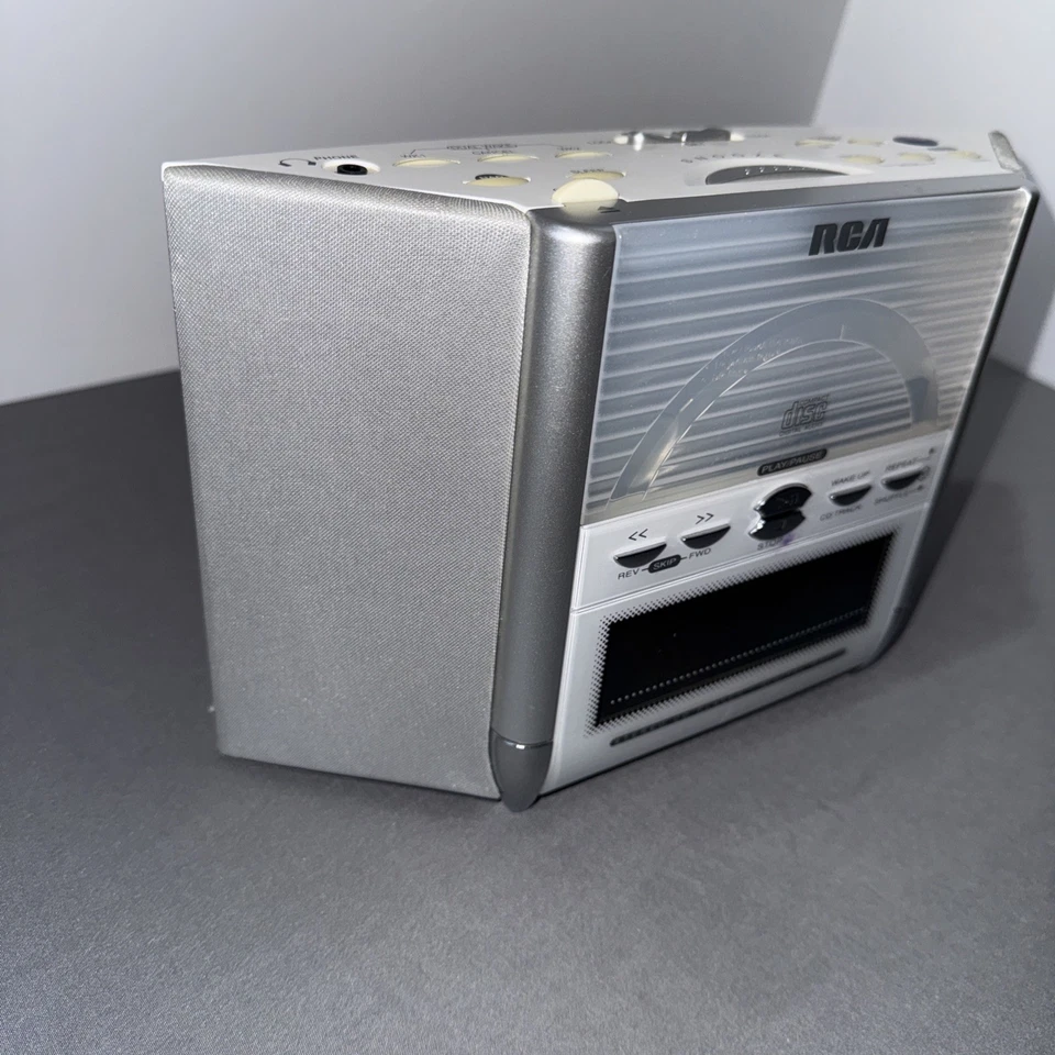 RCA / Compact CD Player / AM/FM Radio / Alarm Clock / RP3750A Tested - Image 4 of 4