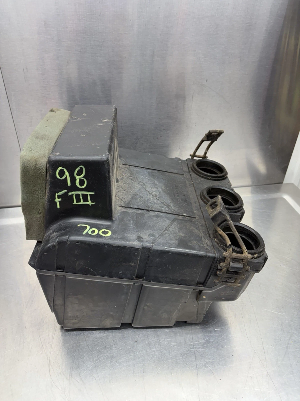 98 99 00 01 Ski-Doo MXZ Formula III 600 700 OEM Air Intake Filter Box Assembly