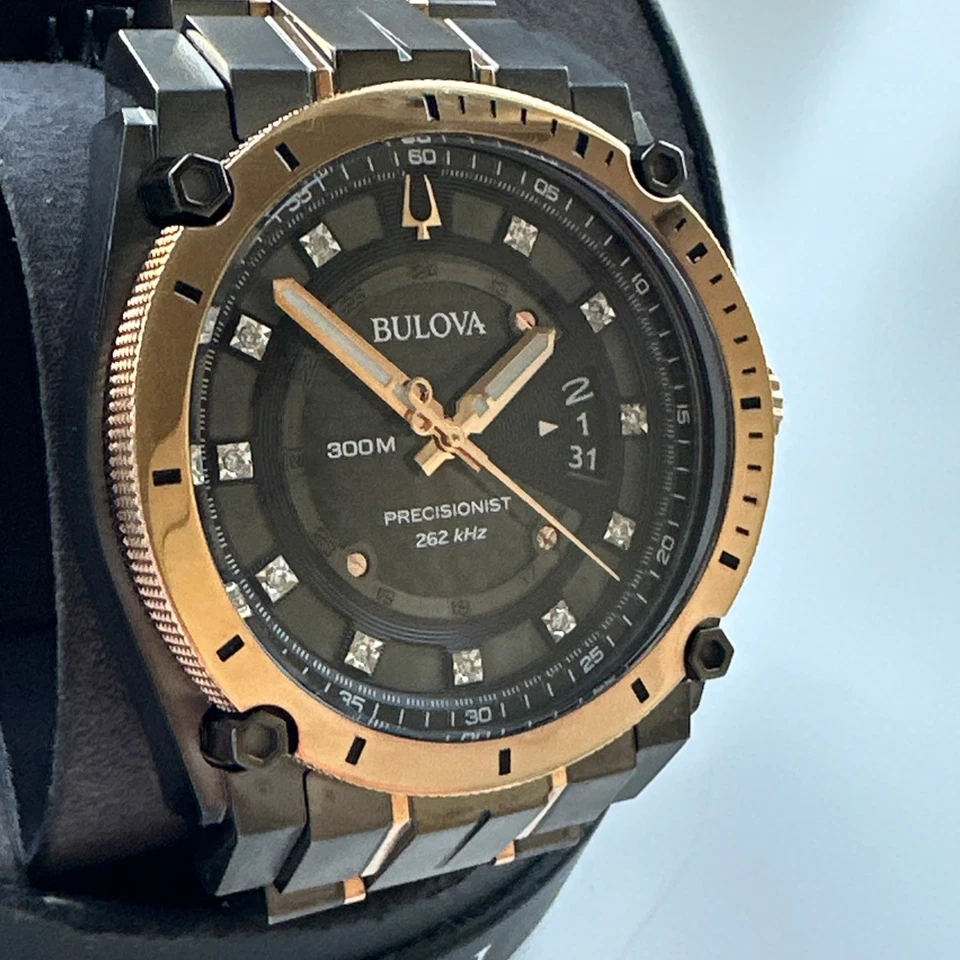 Reloj Bulova Precisionist Hombre Cuarzo Diamante Acento Dos Tonos Negro 46mm 98D149 Foto 4 de 4