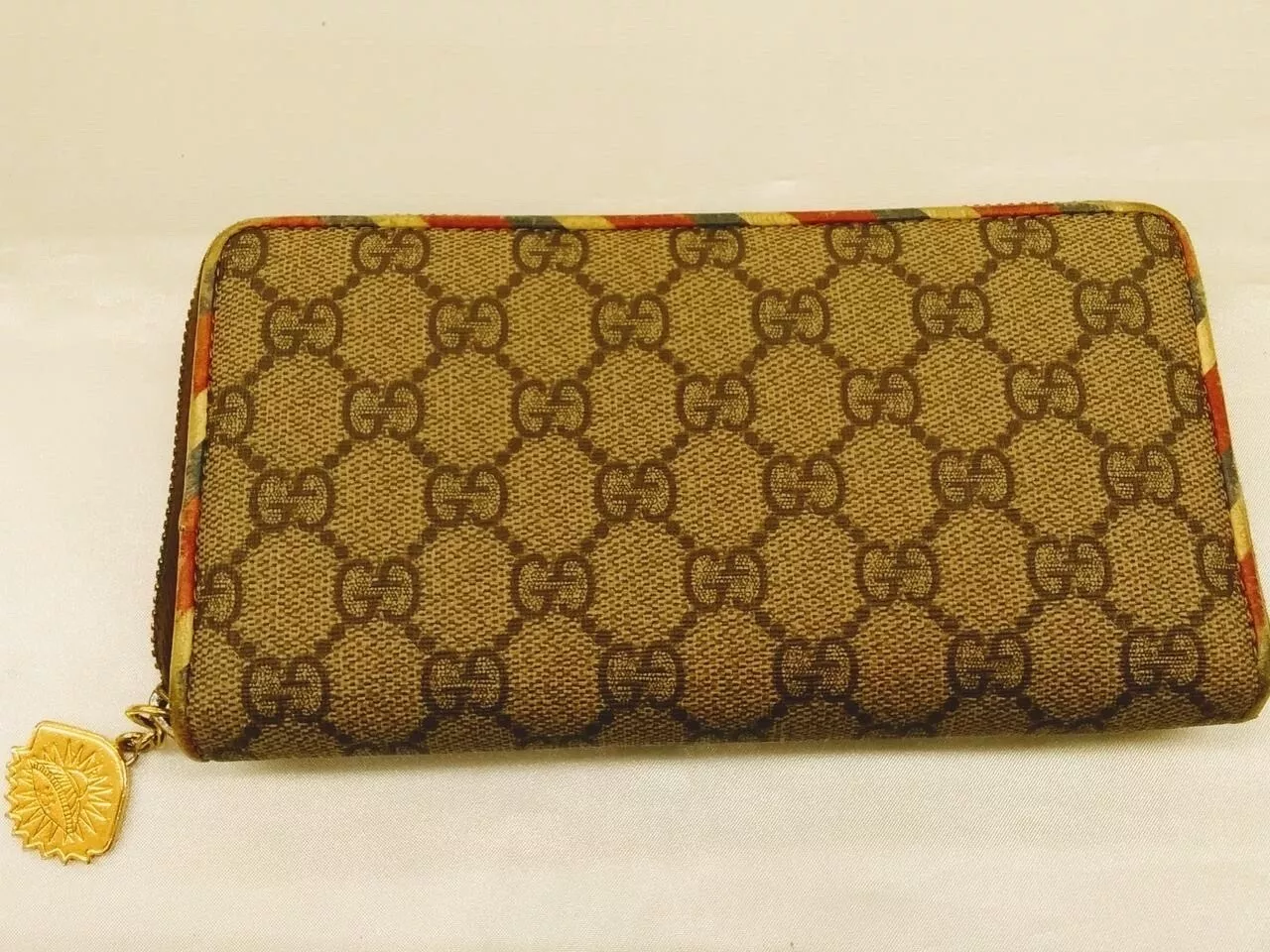 Gucci Portefeuille Long Rond GG Supreme Marron avec Boîte du Japon Occasion