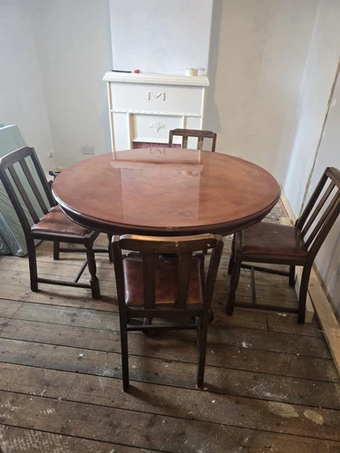 Round Dining Table Set with 4 chairs USED good condition - Brown