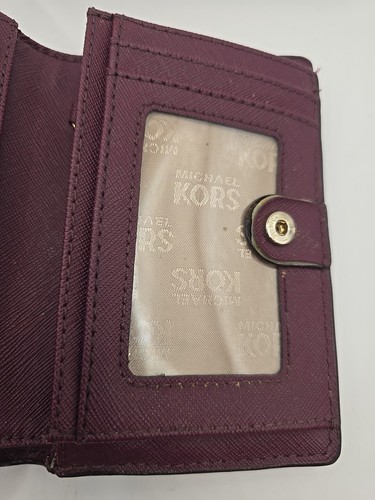 MICHAEL KORS Gold Plaque BurgundyPebbled Leather Bifold Card Case Compact Wallet - Picture 5 of 8