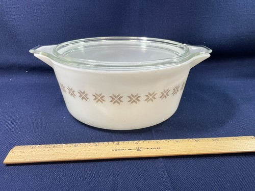 Vintage Pyrex 475-B 2 1/2 Qt Casserole Dish Town & Country Brown Stars on White - Picture 8 of 9