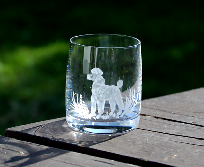 Schönes Schnapsglas mit Pudel Motiv Handgeschliffen 60 ml
