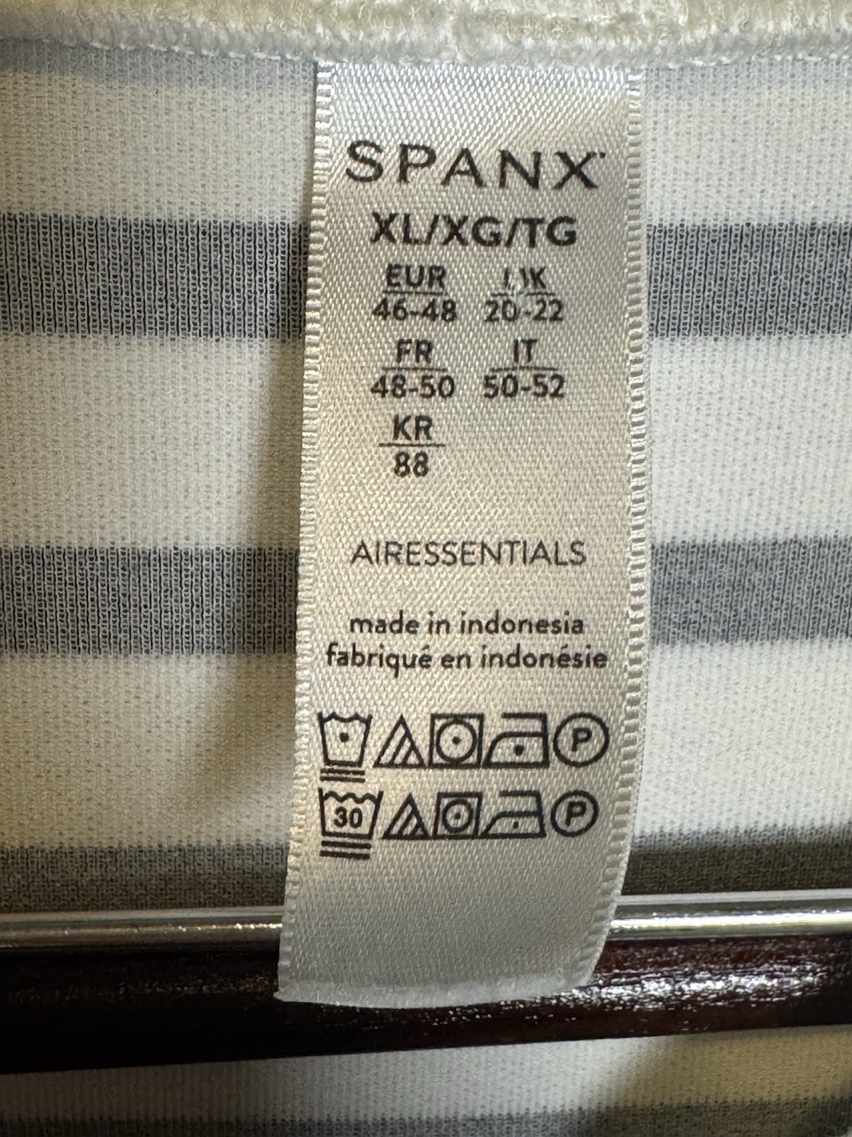 SPANX Air Essentials Crew Neck Pullover Striped S… - image 4