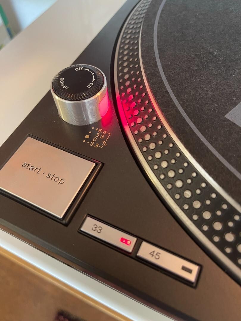 Technics SL-1200MK6 Black Direct Drive DJ Turntable SL1200 Technics SL-1200MK6 Black Direct Drive DJ Turntable SL1200