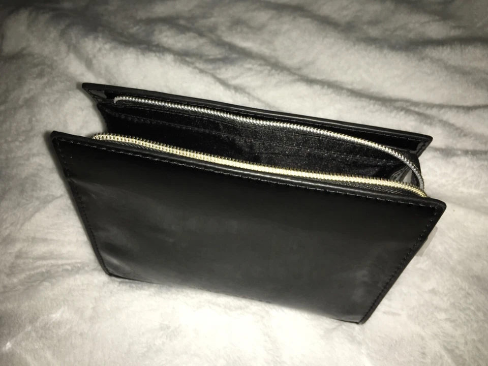Marc Jacobs Black Patent Makeup Bag - New - Image 4 of 4