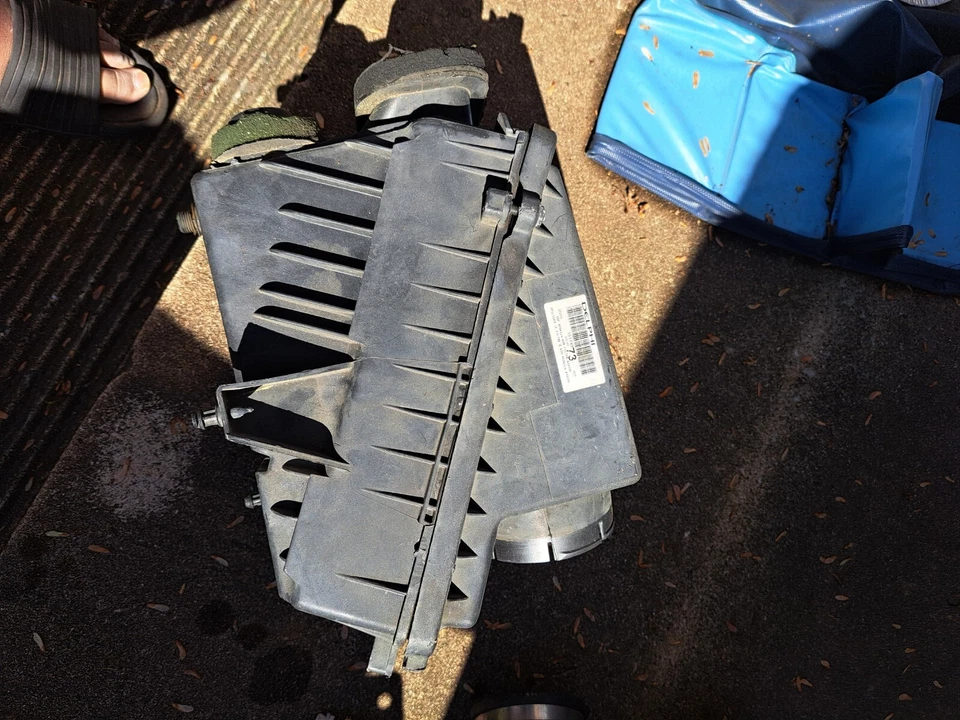 99 00 01 02 03 04 05 06 Carcasa Filtro Aire CHEVY TAHOE Dorman 258-514 Foto 4 de 4