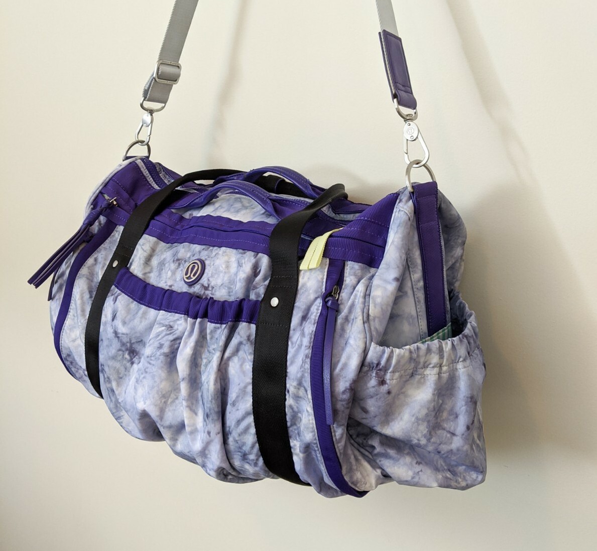 lululemon keep on running duffel