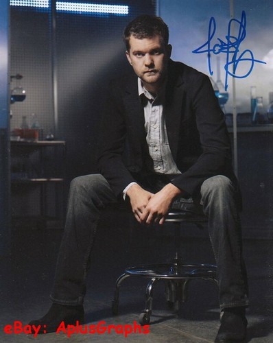 JOSHUA JACKSON.. Fringe - SIGNED