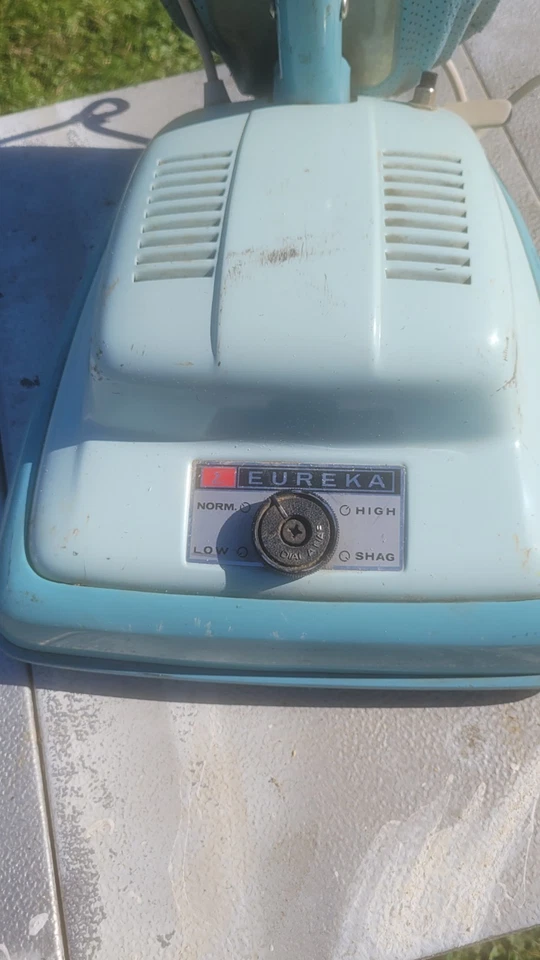 Turquoise Blue Vintage Retro Eureka Upright Vacuum Cleaner model 1416 - Image 2 of 4