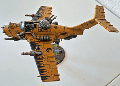 Warhammer 40K Ork Dakkajet   bemalt   Games Workshop   Ork Flieger