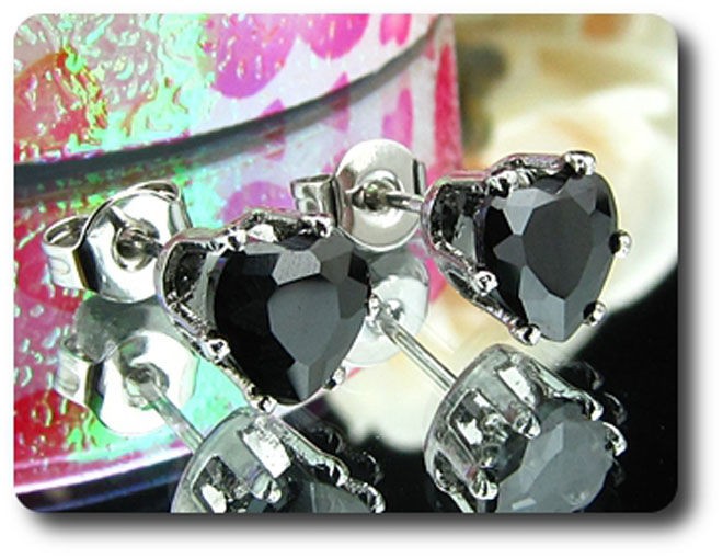 Boucles d'oreille saphir noir plaqué or, le bijou chic de vos soirées
