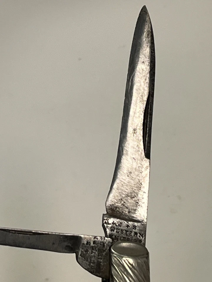 FACA DE BOLSO ANTIGA 1920 ESTADOS OCIDENTAIS FANTASIA NÍQUEL PRATA E CABO DE OSSO - Imagem 3 de 4