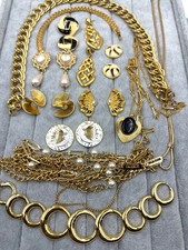 Lot Of Vintage Gold Tone Jewelry Necklace Bracelet Brooches Estate Lot 