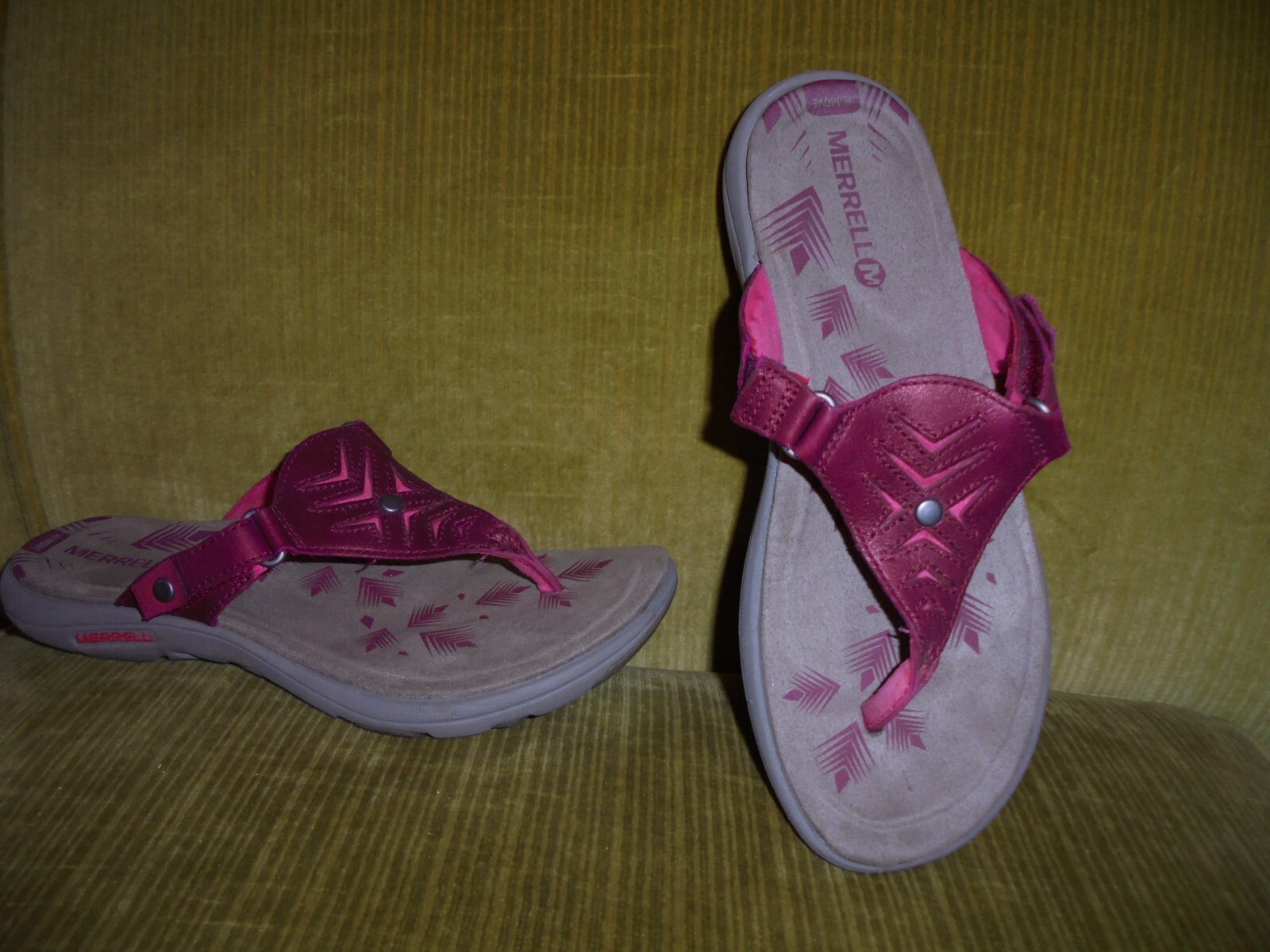 ~MERRELL~Red Adhera Leather Thong Sandals Sz. 6.