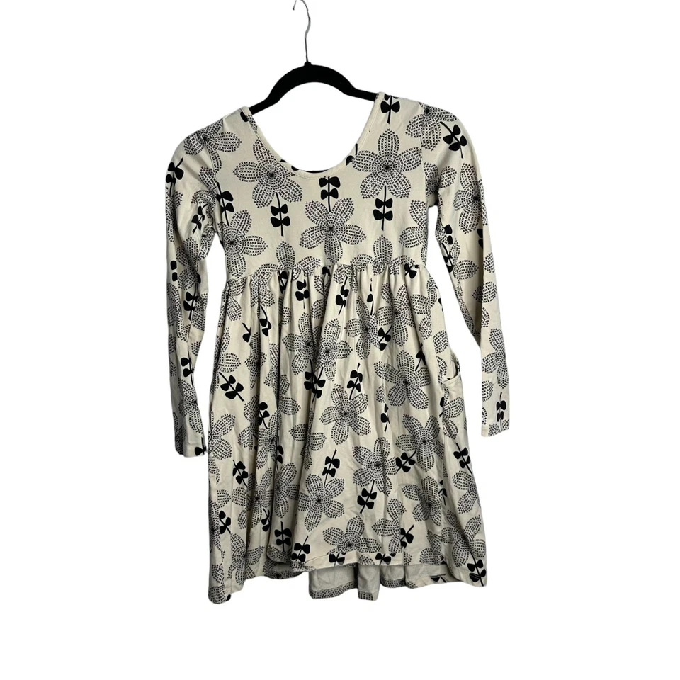 Vestido skatista floral Hanna Andersson 10 140 manga longa preto branco flores arte - Imagem 4 de 4