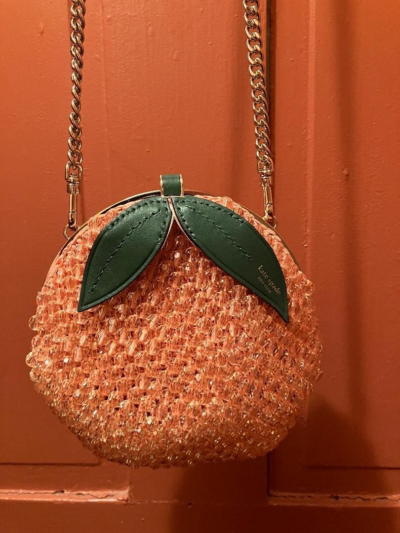 新品未使用　katespade リップ型チェーンクラッチ2way バッグ Kate Spade NY Embellished Crochet 3D Peach Bellini Crossbody
