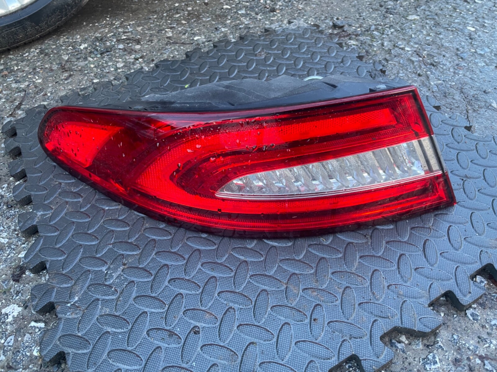 Jaguar XF Tail Back Rear Light Passenger Left X250 2013 CX2313405AD