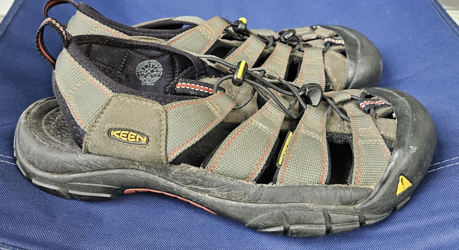 Sandali da trekking Keen impermeabili con cinturino sul retro da donna US 9 5