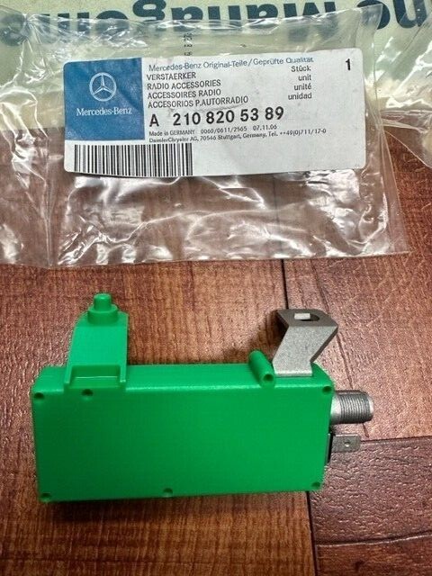 Genuine Mercedes-Benz 1996-2003 E-Class Antenna Amplifier 