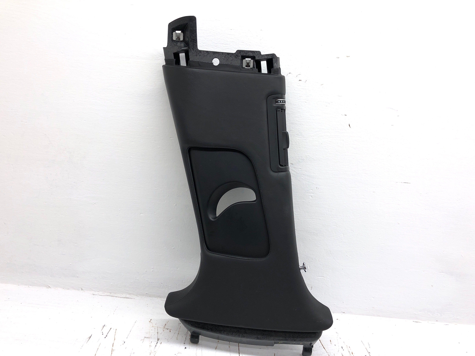 2016-2020 BENTLEY BENTATGA FRONT LEFT CENTER B-PILLAR PANEL COVER 36A867239C