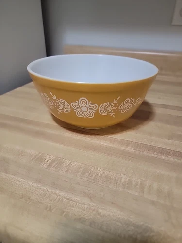 Vintage Pyrex Butterfly Gold Nesting Mixing Bowl  #403 2-1/2 Quart