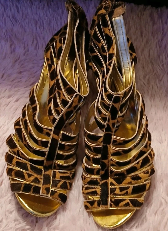 BCBGirlsTM Tacones con Tirantes Estampado Leopardo 8.5 Cono Tacones Cuero Mira Fotos Foto 2 de 4