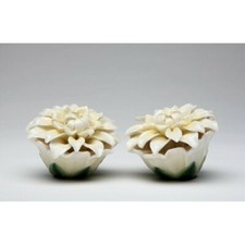 NEW DAISY FLOWER LIGHT YELLOW+WHITE CERAMIC & PORCELAIN SALT & PEPPER SHAKERS 