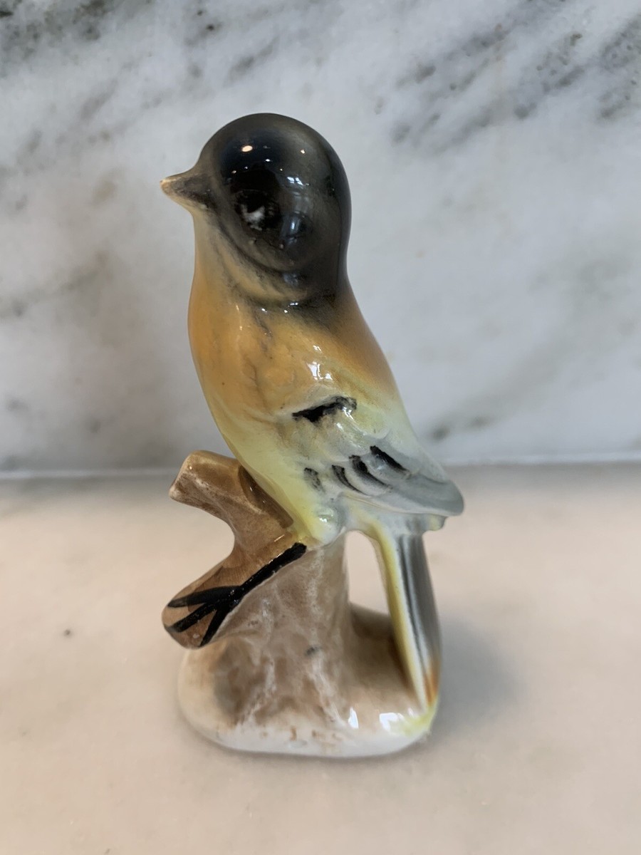 フランスの洗練　サイン入り・黄色ガラスの美しい鳥の置物 Vintage Goldfinch Yellow Bird Ceramic Figurine Made In Japan