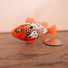 EUC Zuru Robo Alive Robo Fish Red Water Activated Swims Changes Color