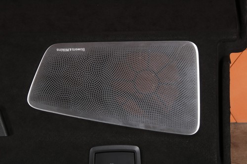 BMW M8 F93 G16 RIPIANO PACCHI LUNOTTO RULLO MENSOLA SOLE BOWERS WILKINS 8079335 - Foto 4 di 12