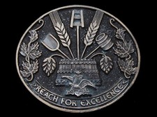 LA29140 VINTAGE 1970s  ANHEUSER-BUSCH - REACH FOR EXCELLENCE  BEER BELT BUCKLE