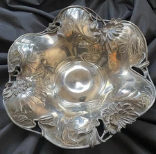 RARE Art Nouveau Serving Bowl. Quadruple Silver Plate. Pairpoint Co. Circa 1904