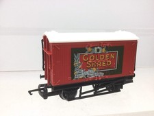 Hornby R009 OO Gauge Vent Van Golden Shred